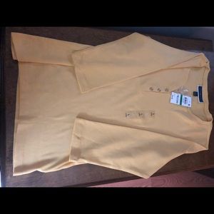 Women’s tee with crop sleeves